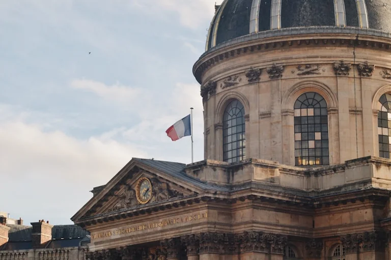 Budget 2027 : une loi de finances avant le 31 décembre ?