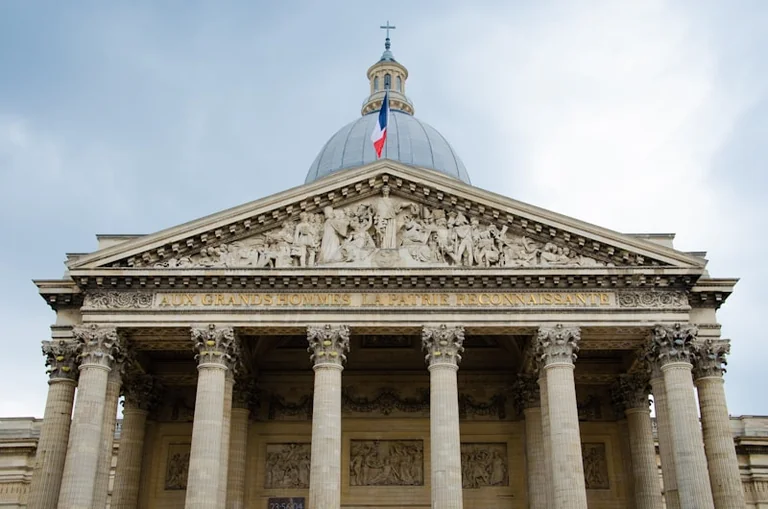 Loi de finances 2027 : promulguée avant le 1er janvier ?