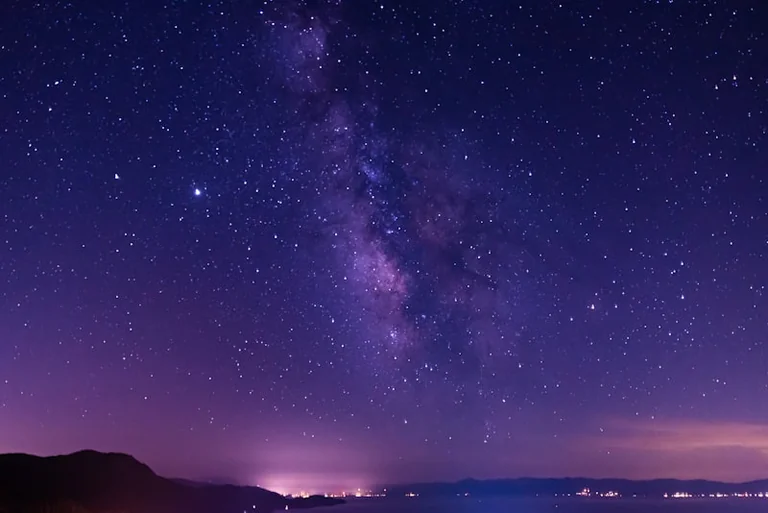Perséides du 12 au 13 août : où regarder le ciel en France