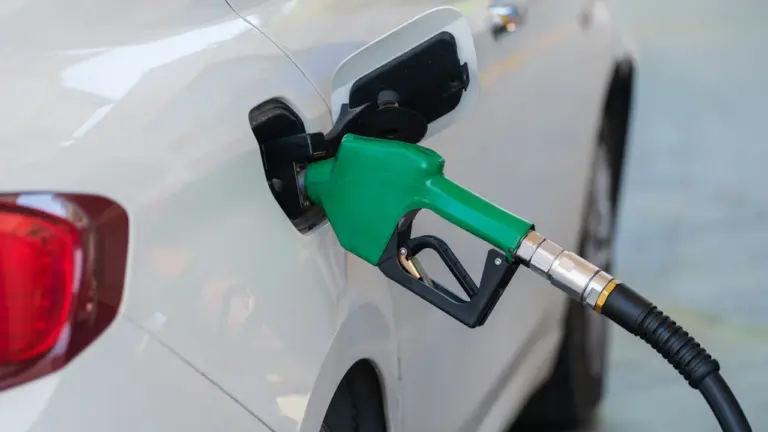 Prix du carburant : comment optimiser votre budget avant le grand départ