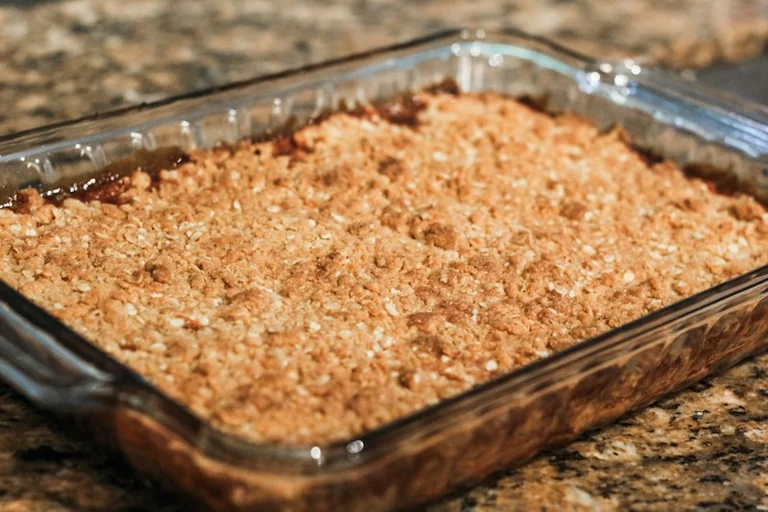 Crumble pommes-poires : la recette croustillante et moins sucrée du week-end