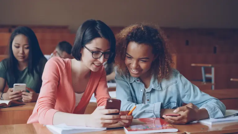 Rentrée scolaire 2026 : ARS, pause numérique et harcèlement, ce qui change