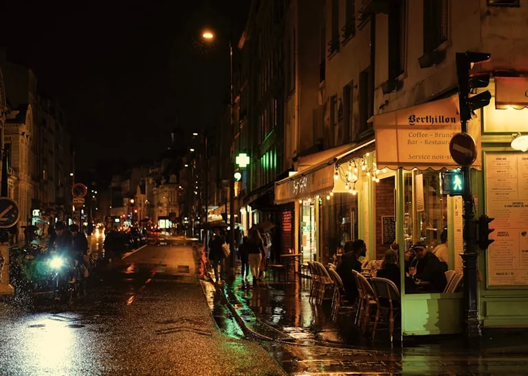 Sortir à Paris le soir : trois vérifications avant de partir