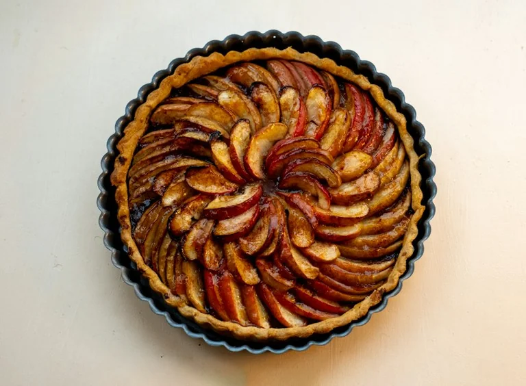 Tarte fine aux pommes et noisettes : la recette d'automne prête en 45 minutes